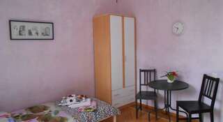 Гостиница Hostel Muraveynik Таганрог Стандартный двухместный номер с 2 отдельными кроватями и общей ванной комнатой-5